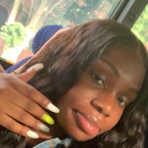 Meet your Posher, Lia